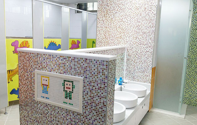 서울길동초등학교는 올해 상반기 학교화장실 개선 사업에 선정된 곳으로 지난 12일부터 학생들이 새롭게 변신한 화장실을 이용하게 됐다