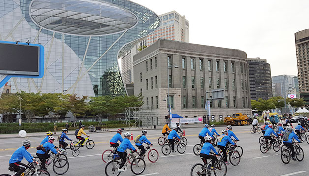 서울 도심을 마음껏 라이딩하는 `자전거부분` 참가자들