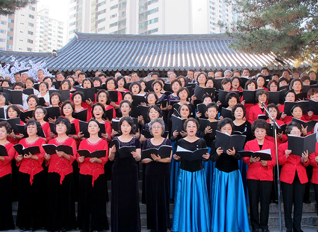 대한민국 고교동문 연합합창단 200여 명의 `아! 대한민국` 합창 모습