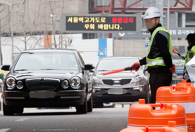 서울역 고가의 통행금지가 12월 13일 0시부터 시행됐다 ⓒ연합뉴스