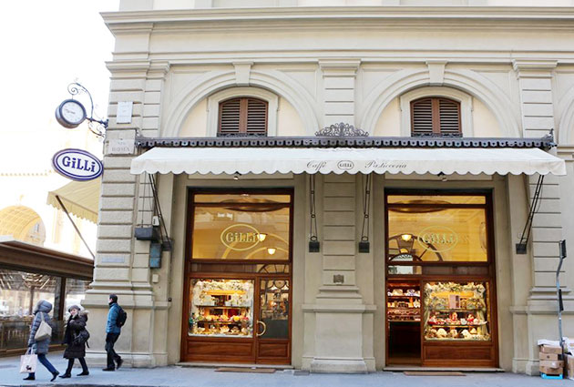 1733년에 개점한 피렌체의 한 카페. 유럽에서는 한 자리에서 100년이 넘도록 운영하는 가게를 쉽게 볼 수 있다