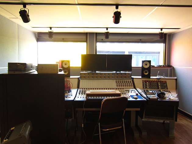 창동사운드 스튜디오 내부에 설치된 음향장비