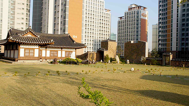 신계역사공원 잔디마당