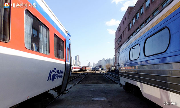 수색역에 있는 기차들의 쉼터, 서울차량사업소 ⓒ김종성