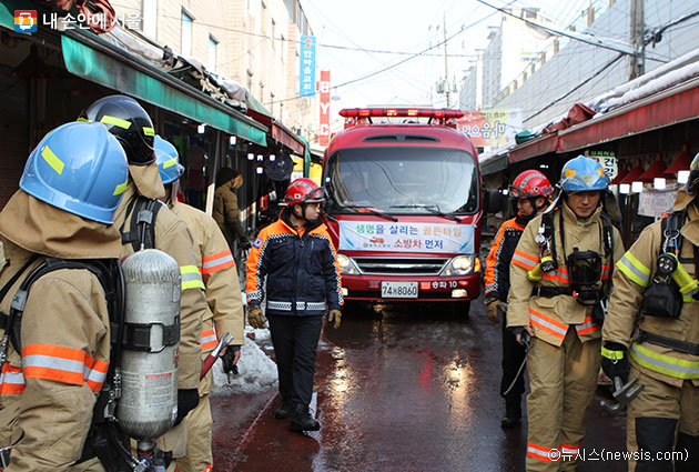 전통시장 화재 대응 및 예방 훈련 장면ⓒ뉴시스