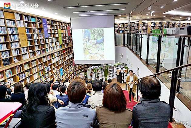 서울도서관 생각마루에서 열린 특별강연 현장ⓒ김윤경