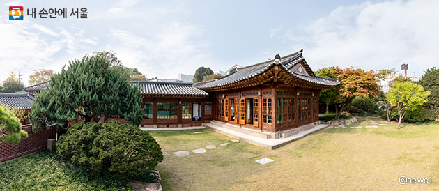 서울시가 역사가옥박물관으로 시민에게 개방하고 있는 100년 역사의 백인제가옥 ⓒnews1