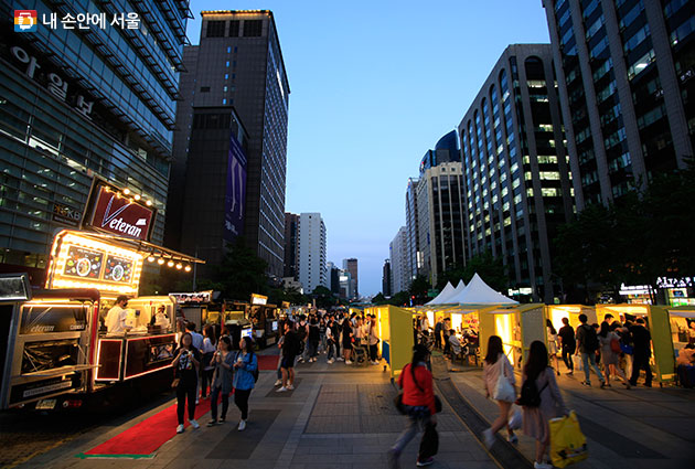 서울밤도깨비야시장 청계광장 시즌마켓 전경