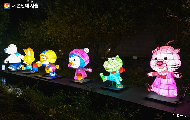 서울빛초롱축제 테마3, 애니메이션 캐릭터 뽀로로와 친구들 모습 ⓒ최용수