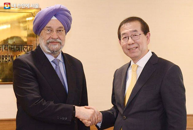 박원순 서울시장은 인도 순방 중 11월9일 하디프 싱 푸리 인도 주택도시개발부 장관과 면담했다