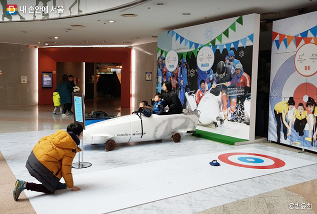 서울올림픽기념관에선 다양한 동계올림픽 종목을 직접 체험해 볼 수 있다.