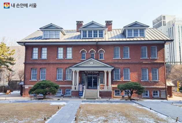 한국 최초의 근대식 중등교육기관인 배제학당에 위치한 배제학당 역사박물관
