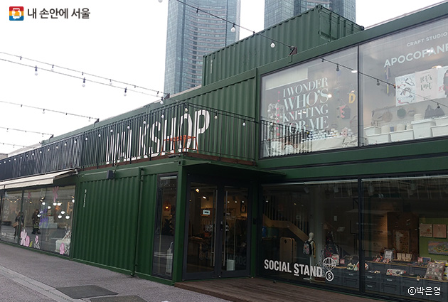 서울숲으로 가는 길에 창조적 공익 문화공간 언더스탠드에비뉴를 만날 수 있다.