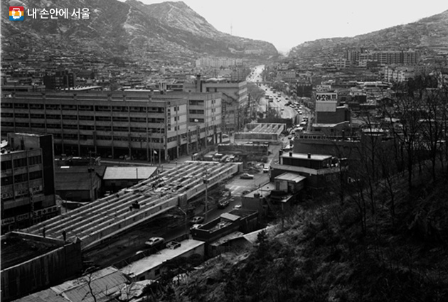 홍제 고가도로 공사 모습 (1977.03.30)
