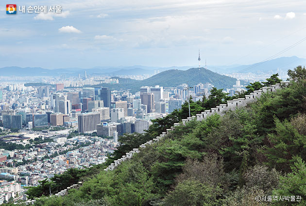 한양도성과 서울 전경