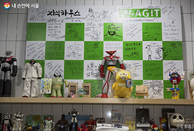 SBA 웹툰 파트너스 대한민국에서 활동했던 작가들이 MD상품으로 내놓았던 작품들