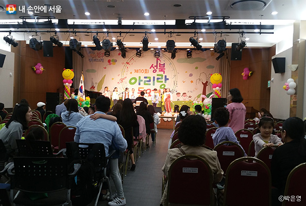 5월 5일 어린이날을 맞아 성북구청 성북아트홀에서는 '제10회 아리랑 동요제'가 열렸다.