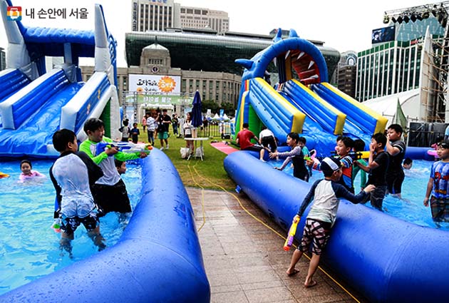 서울광장 물순환축제 ‘빗물놀이터’
