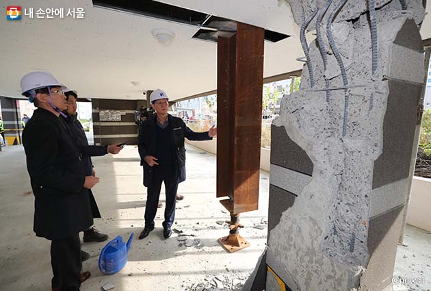 지난해 포항시에서 발생한 지진으로 필로티 건물 기둥이 붕괴된 모습