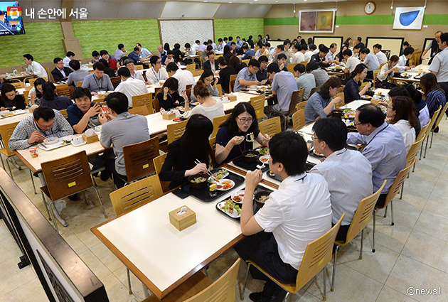 9월부터 서울시？25개구에서 ‘구내식당 의무휴일제’가 시행된다.