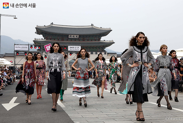 6월 세종대로에 열린 '서울 365-차없는 거리 패션쇼'