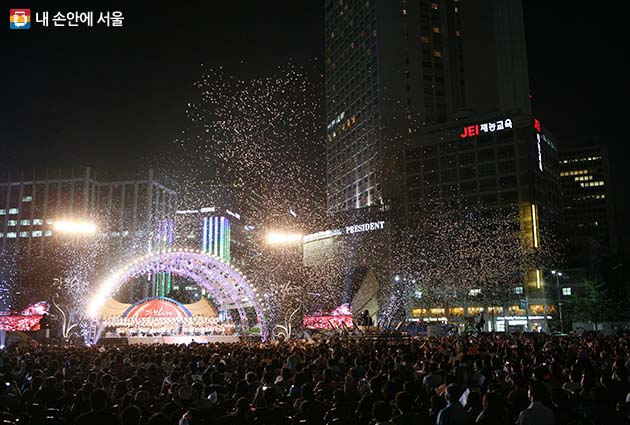 서울시향 광복절 기념음악회가 서울광장에서 15일 저녁 8시에 개최된다