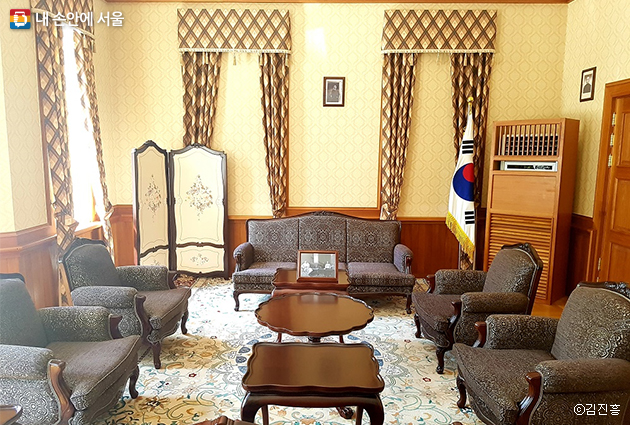 대한민국 임시정부 최초로 국무위원회가 열린 1층 응접실