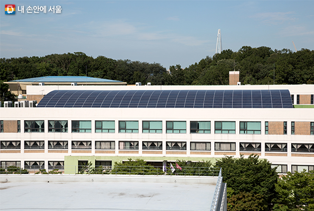 태양광 발전시설을 설치한 국립국악고등학교