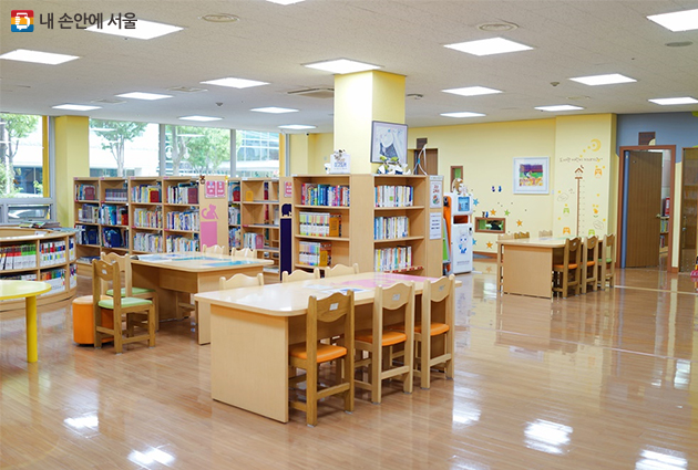 국립어린이청소년도서관, 그림책으로 가득한 어린이 자료실