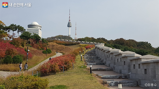 한양도성 남산구간은 숭례문에서 남산공원으로 이어진다.