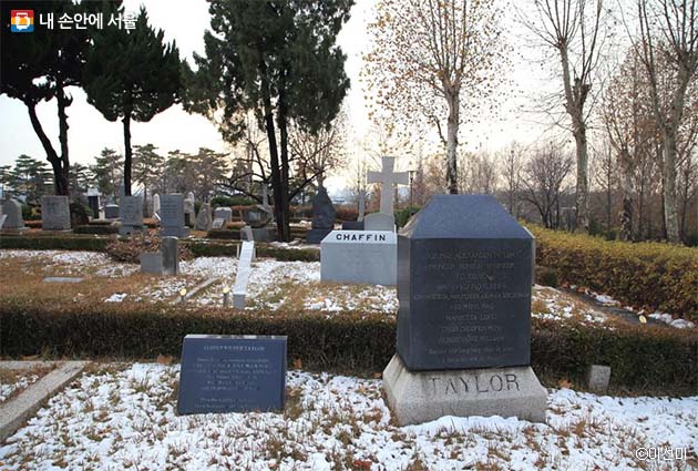 양화진 외국인 묘원의 앨버트 테일러의 묘지