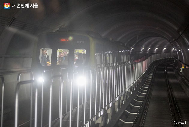 서울시 최초의 경전철 ‘우이신설선’