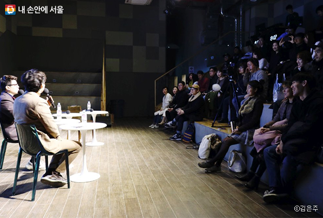 애청자들이 공개방송 현장을 찾은 서울시 팟캐스트 구독자들