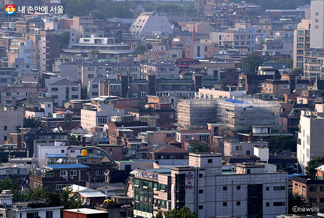 서울시는 강북 일대 빈집 14채를 시범 매입해 청년주택, 커뮤니티시설로 조성한다.