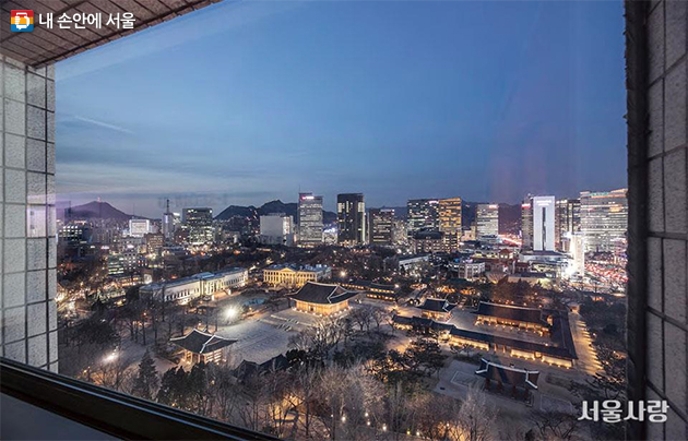 덕수궁의 운치 있는 풍경이 바라보이는 서울시청 서소문별관 정동전망대