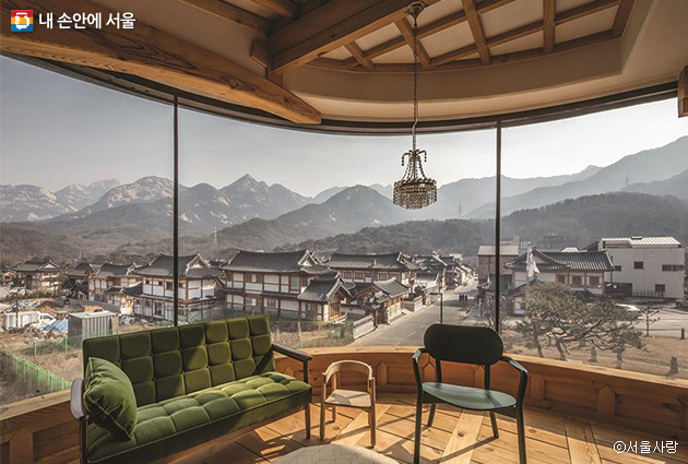 은평구에 자리한 카페 1인1잔과 레스토랑 1인1상, 갤러리와 가구가 서울 그림 속 정물처럼 보인다.