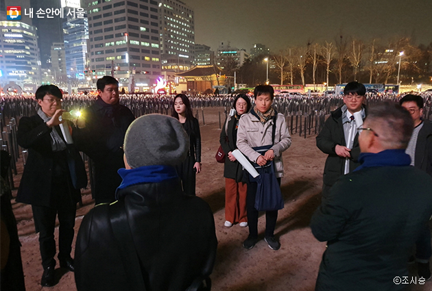 야간투어를 하는 서울시 3.1운동 100주년 시민위원들