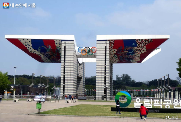 올림픽공원의 제1경인 ‘평화의 문’