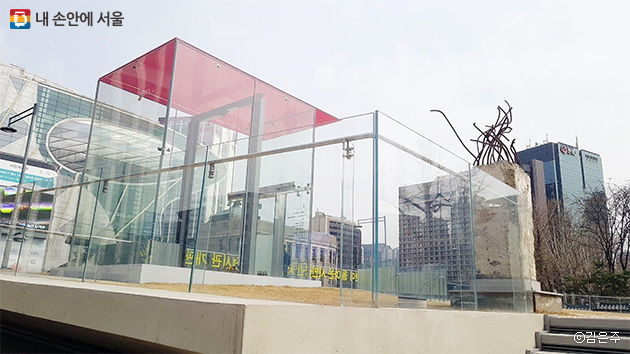 옥상정원인 ‘서울마루’는 야외전시공간과 시민들의 휴식공간으로 이용될 것이다