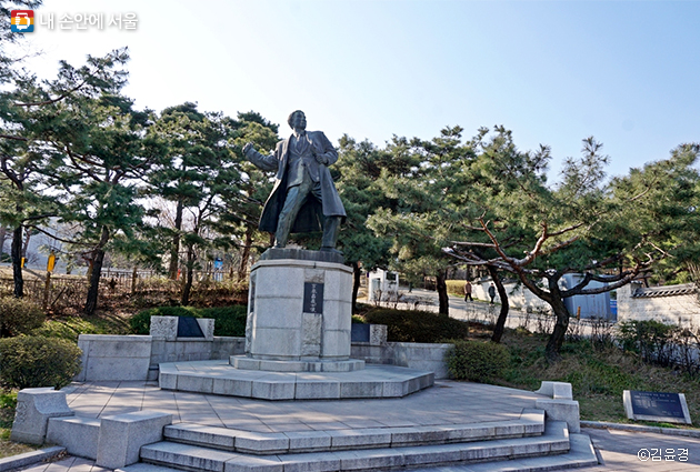 용산에서 태어난 독립운동가 이봉창 의사의 동상. 2020년 4월 이봉창 의사 기념관이 건립될 예정이다