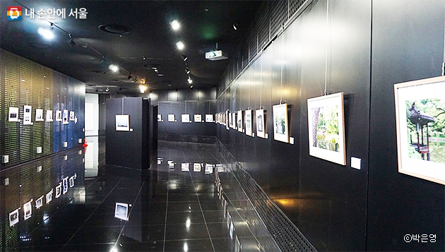 시티갤러리에서는 도시사진전이 열리고 있다