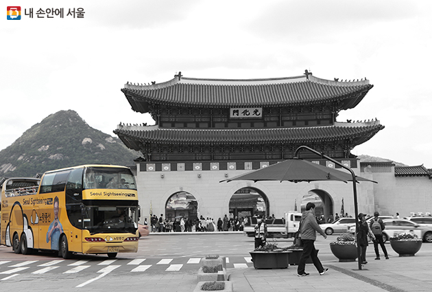 ㈜노랑풍선시티버스에서 운영하는 서울시티투어버스, DDP에서 탑승할 수 있다