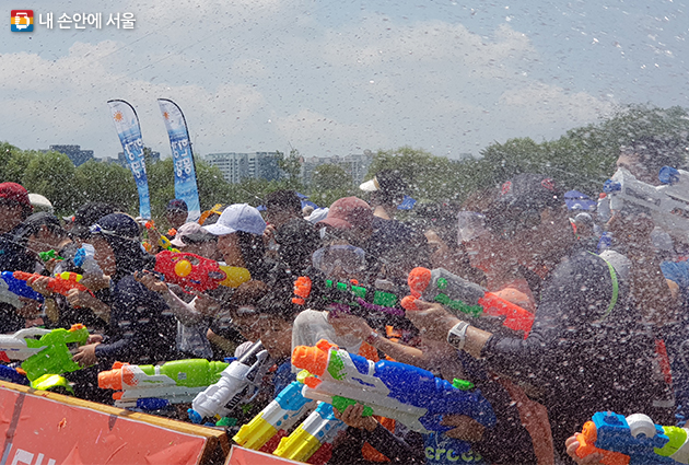 한강워터피크닉 – 물싸움축제