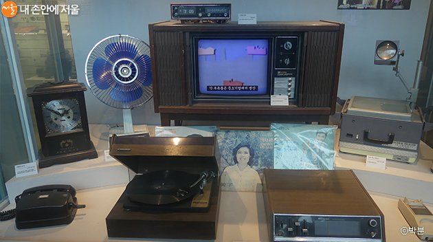 흑백TV, 시계, 라디오 등 1970년대 중소기업이 생산한 제품들