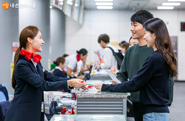 서울역 도심공항터미널에서 탑승수속 시 수험표나 수시 합격증을 제시하면 선물을 받을 수 있다. 