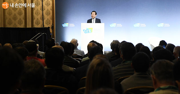 ‘CES 2020’에 참가 중인 박원순 서울시장이 스페셜 세션에서 기조연설 했다