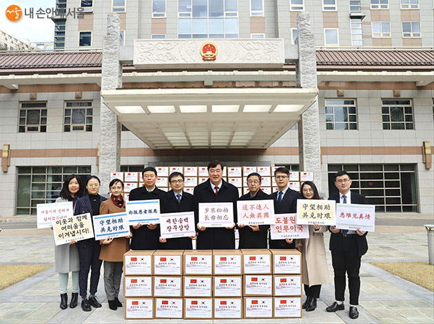 주한중국대사관에서 방역 마스크 2만 5,000장을 기증했다