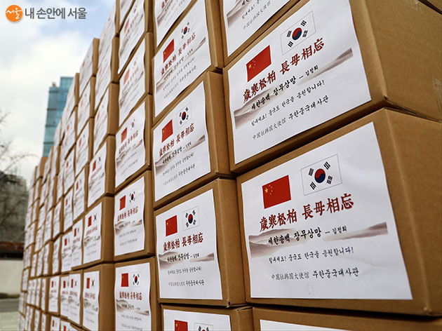 서울시는 중국으로부터 38만 점의 방역물품을 지원받는다