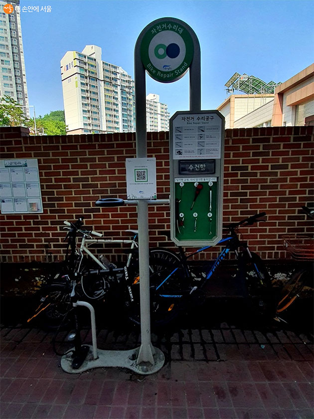 서울시에서 무료로 이용할 수 있는 자전거 '셀프수리대' 5곳을 설치했다.