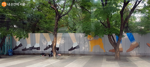 서울로7017 앞에 그려진 염천교 소개 벽화